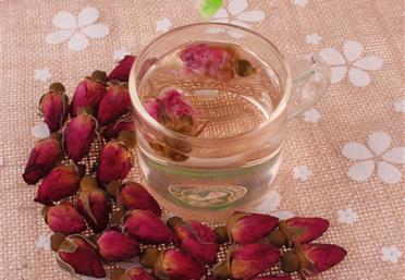 月季花蕾和玫瑰花蕾有什么区别玫瑰花泡水喝有什么禁忌副作用＿康氏中药饮片代工定制OEM